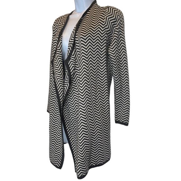 Ann Taylor Gray White Black Chevron Long Open Cardigan Sweater Size XS - Picture 1 of 9